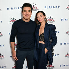 Mario Christmas Movie Trivia, Courtney's XMAS Dinner Hacks & More! - On with Mario Daily Podcast