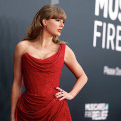 Taylor Swift's Book Deal, A Controversial Fake Debate & New JoBros Music! - On with Mario Daily Podcast
