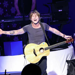 Goo Goo Dolls Lead Singer John Rzeznik Talks XMAS Music, 2026 Plans & More! - On with Mario Daily Podcast