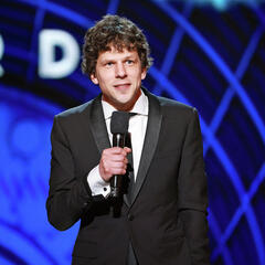 Jesse Eisenberg's Incredible Medical Gesture, Pizza Advent Calendar & More! - On with Mario Daily Podcast