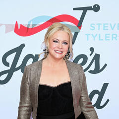 Melissa Joan Hart Talks New Lifetime Movie, Netflix XMAS Film & More! - On with Mario Daily Podcast