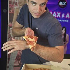 😂 Will Anderson Tears Into Max For Wanting To Be A Hand Model For Domino's - Hayley & Max in the Morning