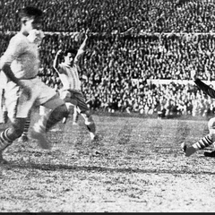 S8 Ep211: ARGENTINA'S CREDIT RATING RISES AS BRAZIL FACES POLITICAL POLARIZATION Colleague Professor Evan Ellis. S&P upgraded Argentina's credit rating following Javier Milei's austerity measures, which have stabilized the currency and reduced inflation despite soc - The John Batchelor Show