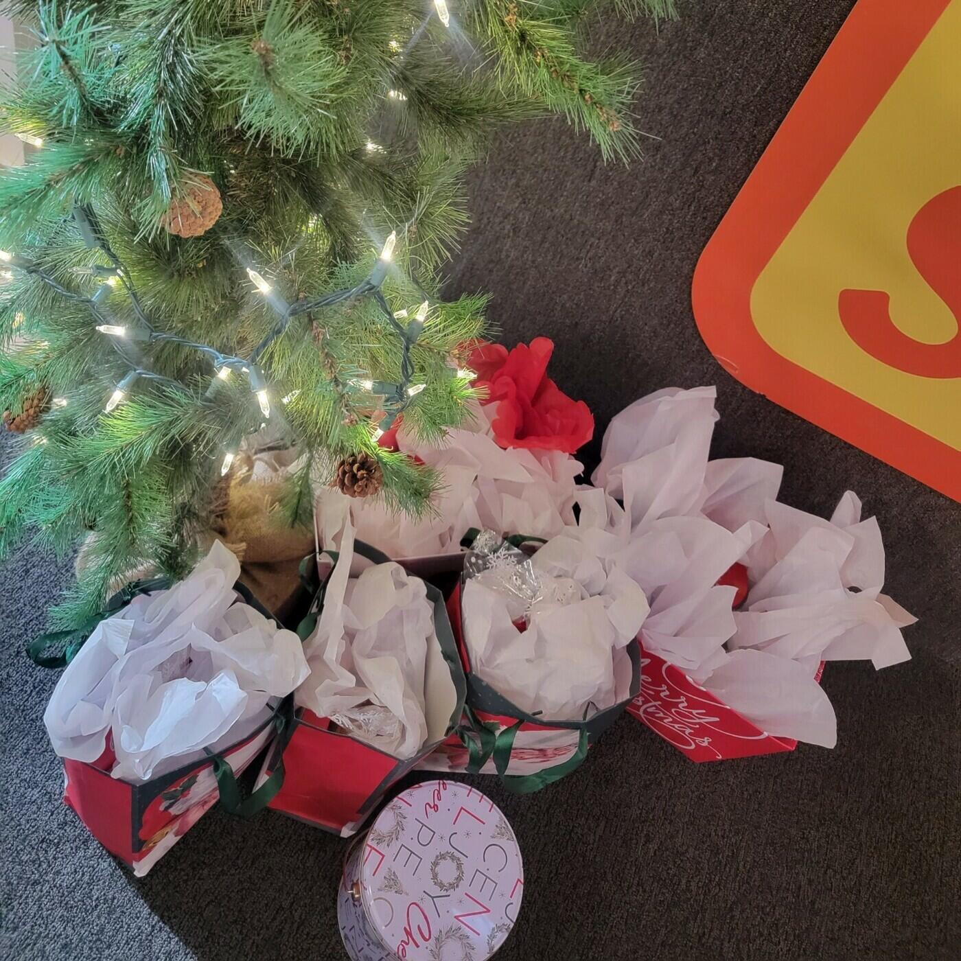 Murphy, Sam & Jodi - AFTER THE SHOW PODCAST: 2025 Gift Exchange!