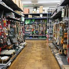 (Joke of the Day) Steve's friend battles big-box stores - Steve & Gina in the Morning Podcast