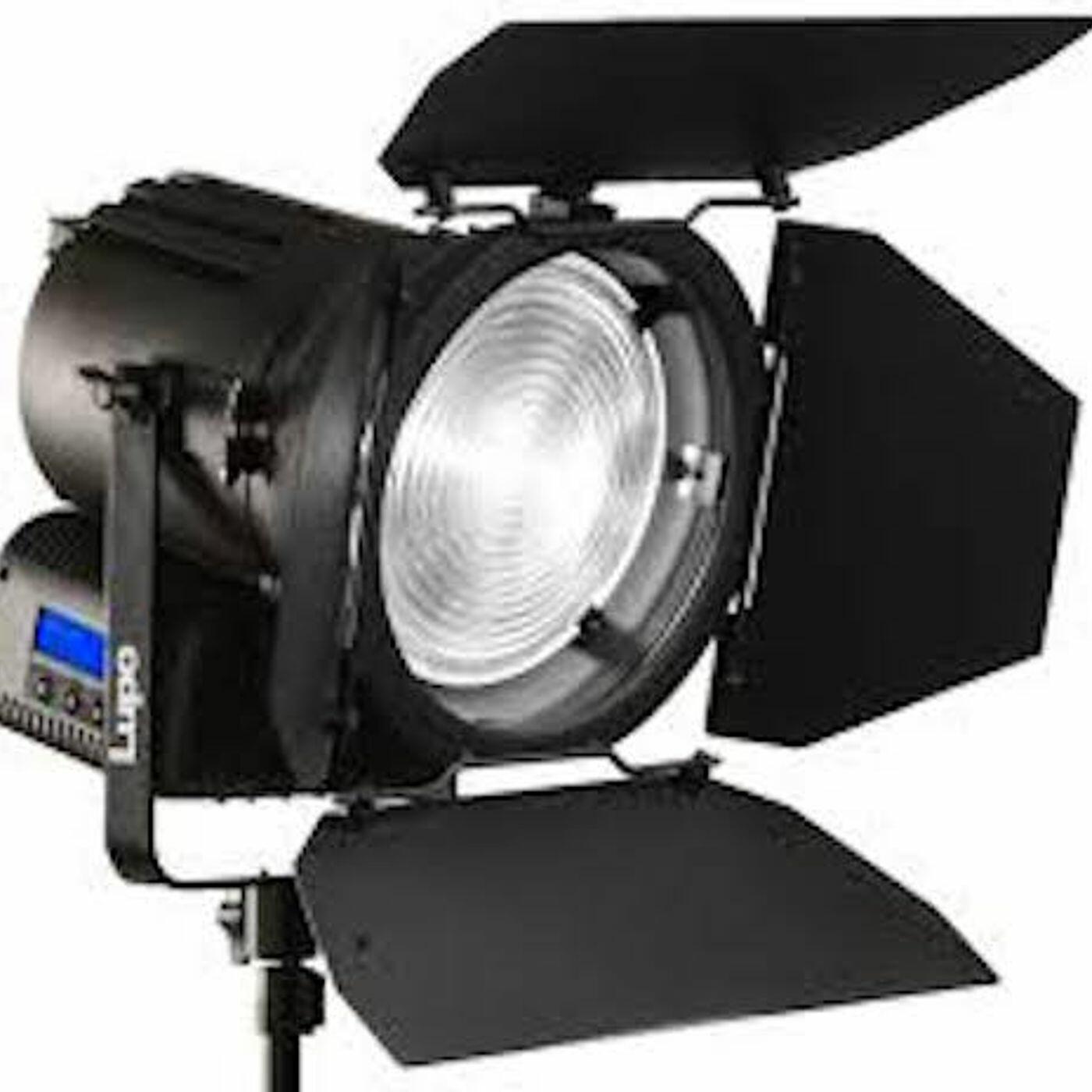 Линза френеля aputure. Светильник logocam d-spot 1000. Прожектор большой. Arri 650. Осветитель прибор.