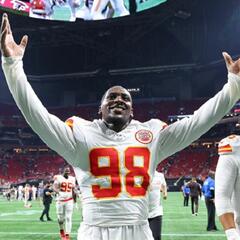 KC Chiefs player's heroics came AFTER the game! (Smile File) - Steve & Gina in the Morning Podcast
