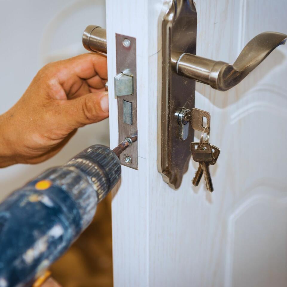 Unlocking Singapore: Locksmith Tips