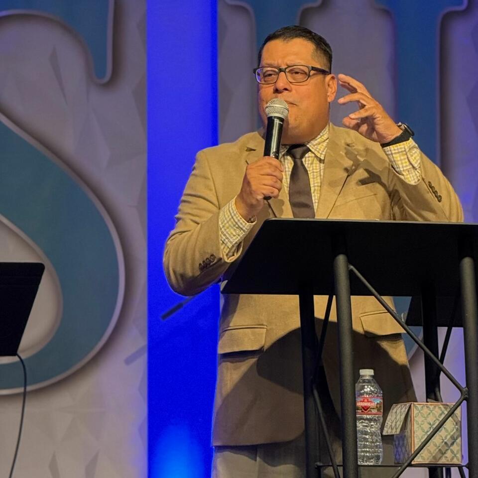 Pastor Marvin Pelaez