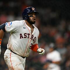 Jon Singleton Is Finally Giving The Astros Something At First Base - Next Up with Stan Norfleet & Chris Gordy