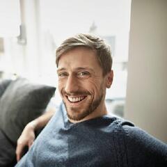 (Smile File) Man throws neighborhood "smile party" - Steve & Gina in the Morning Podcast