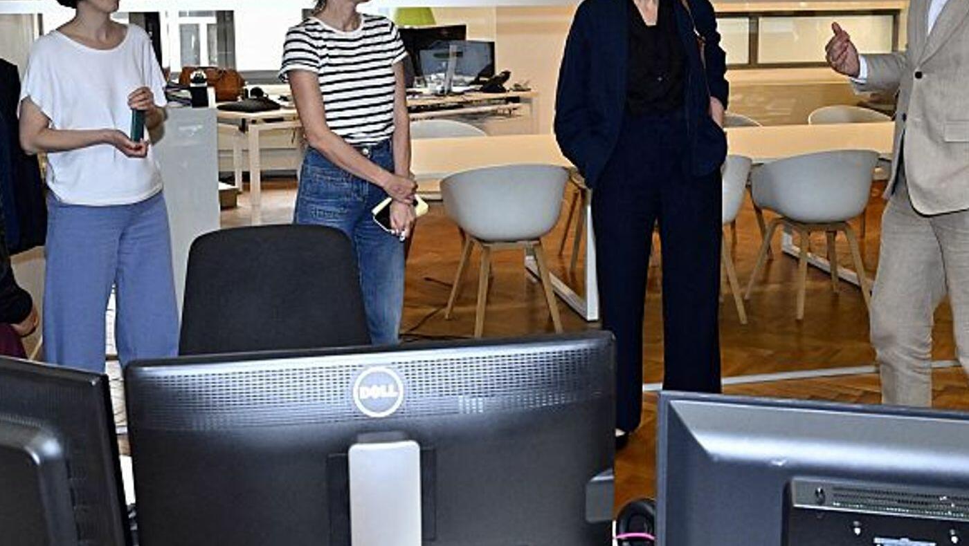 Maria's Boss Is Divorcing And Placing Her In A Tough Spot, Risk Her Job Or 