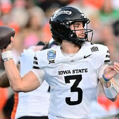 (Smile File) Iowa State quarterback lifts child patients' spirits - Steve & Gina in the Morning Podcast