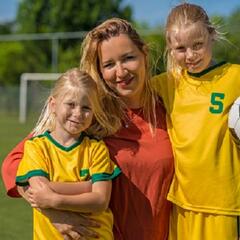 Coach tries to send a message to a young soccer mom (Joke of the Day) - Steve & Gina in the Morning Podcast