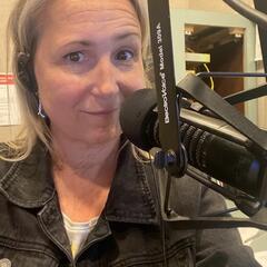 I had the chance to talk to Barry Manilow, and I TOOK IT!  He's at the CHI July 30th in Omaha! - Here's More!