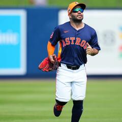 Cam Smith Plays RF, Altuve Makes Blunder In LF, Getting Real About Astros, Rockets DOMINATE Suns - The Matt Thomas Show with Ross
