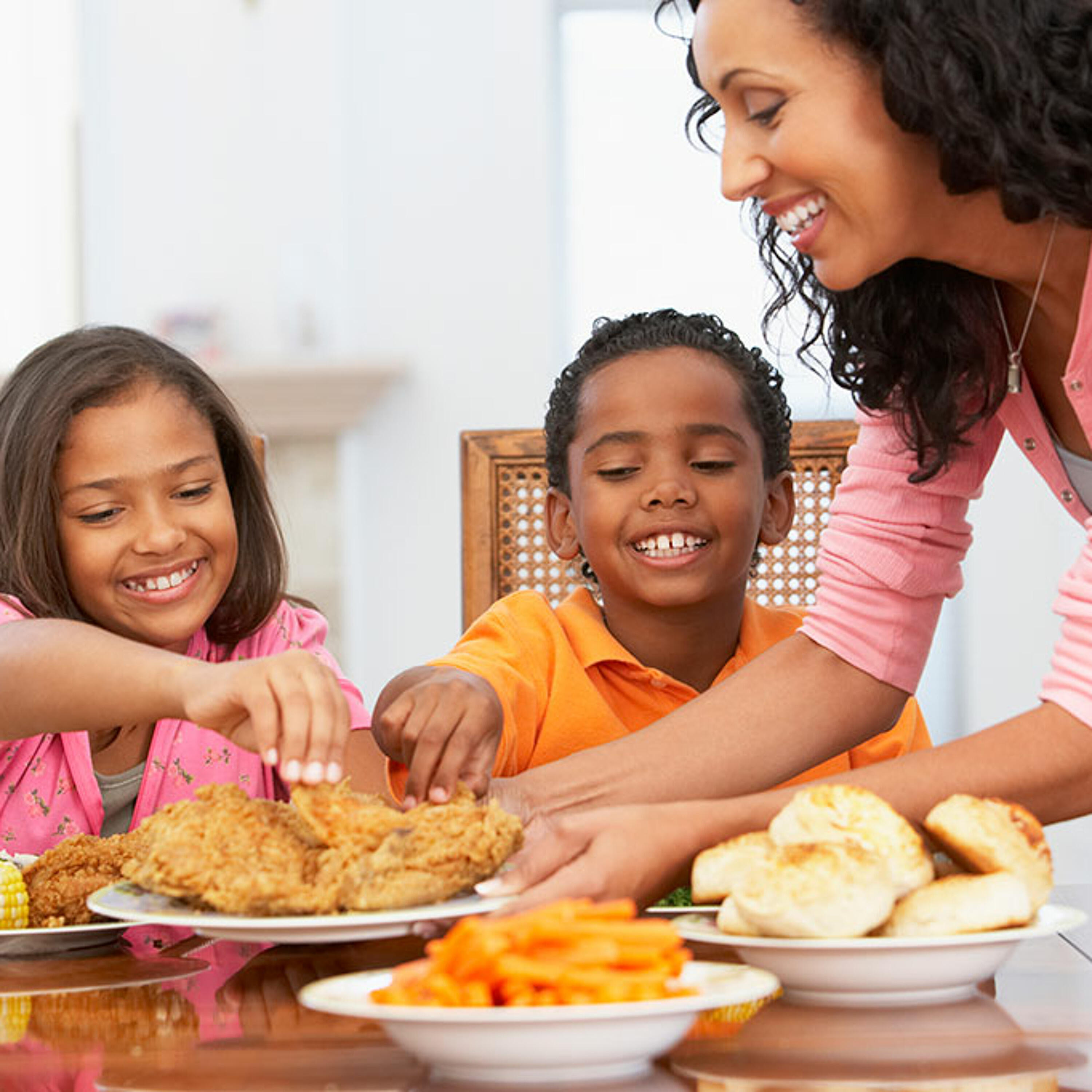 He cooks dinner. Meals for. Family dinner. Pay for meal.