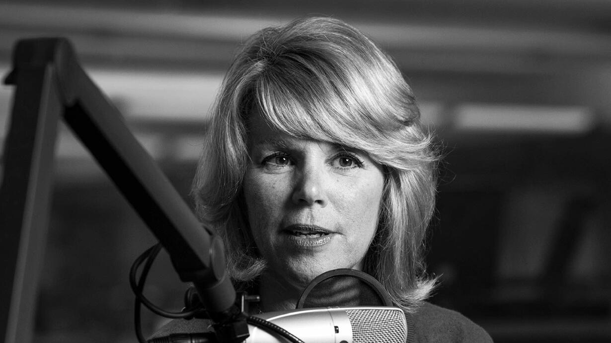 Minnesota novelist Julie Schumacher on 'The English Experience' - MPR