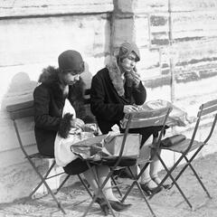 Lunching@Work: When Eating at Your Desk Is Forbidden - Rough Translation