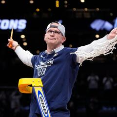 Dan Hurley Swipes Left - CzabeCast
