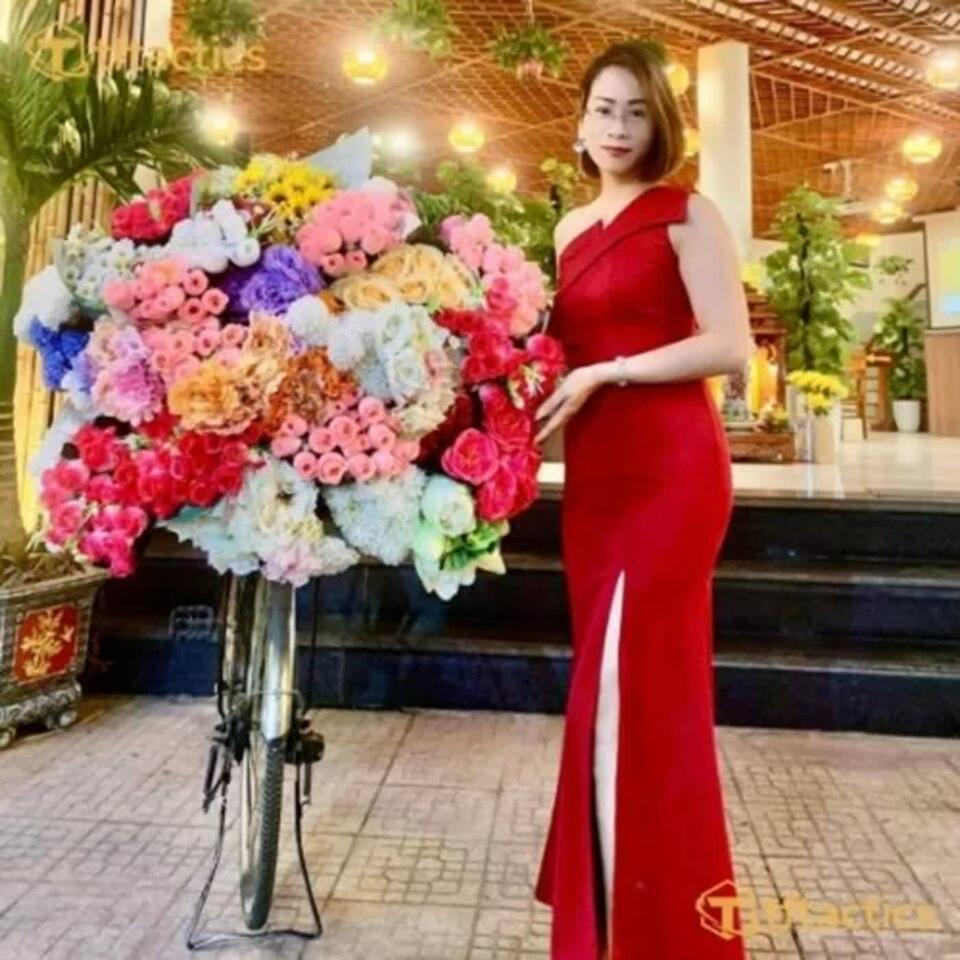 CEO Bùi Thanh Huế