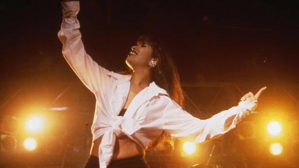 ‘Selena Y Los Dinos’ Celebrates Legacy, Family, and Timeless Music at AFI F