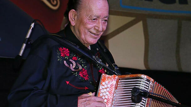 Guadalupe Cultural Arts Center to Honor Flaco Jiménez During Día de los Mue