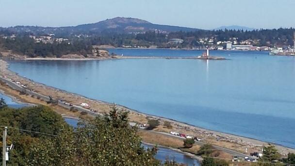 Colwood council curbs Food Trucks at Esquimalt Lagoon