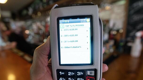New rules on tipping, price labelling take effect across Quebec