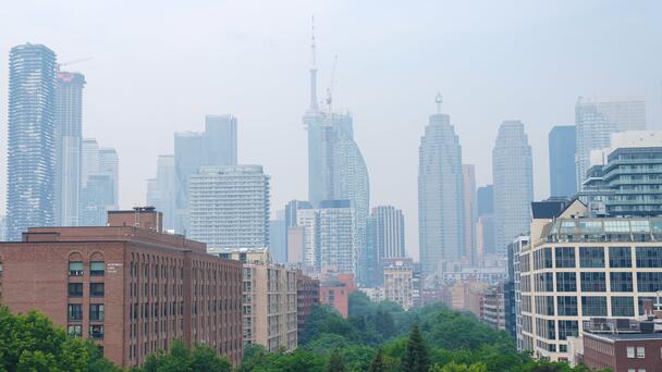 Air quality in Toronto deteriorates due to wildfire smoke