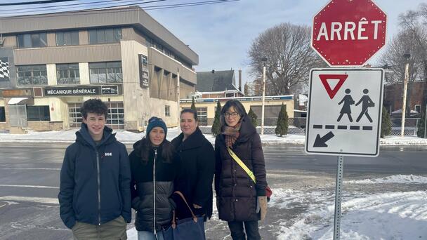 Montreal West parents call for crossing guards after high school student wa