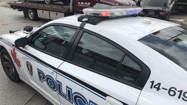 Windsor police arrest knife-wielding suspect