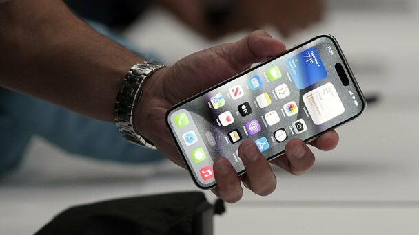 Apple launches program in Canada helping customers self-repair devices