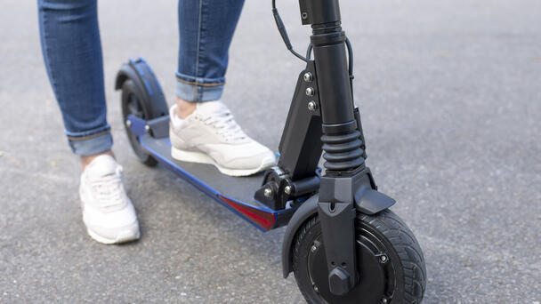 RACQ calls for stricter e-scooter safety regulations amid rise in injuries