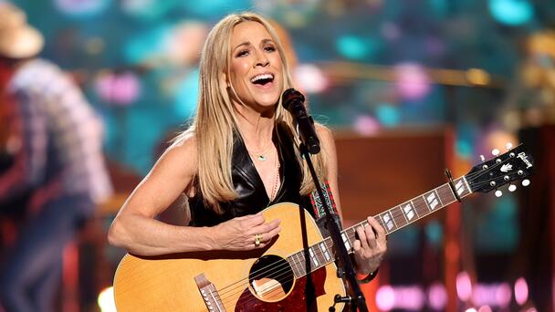 Sheryl Crow Says Recording Albums Is 'A Waste Of Time And Money'