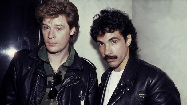 Hall Says Oates "Blindsided" Him Trying To Sell Half Of Business