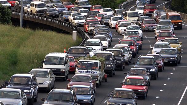 Commuters face delays after fatal crash, road issues block two Auckland mot