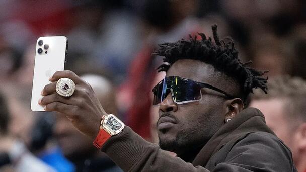 Antonio Brown wanted for attempted murder with a gun, but he's still postin