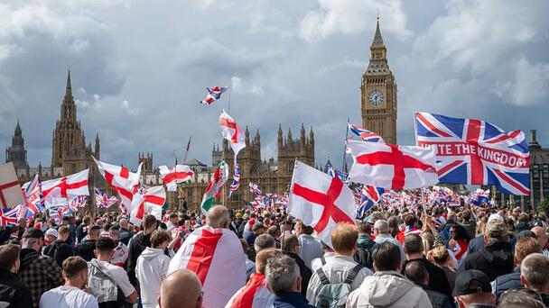 Unite the kingdom: Tommy Robinson leads historic 100,000-strong march to sa