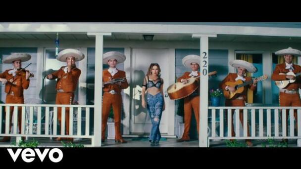 Thalía y Estilo sin Límite presentan su nuevo sencillo, “Choro”