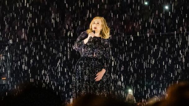 Adele pospone próximos conciertos en Las Vegas por problemas de salud