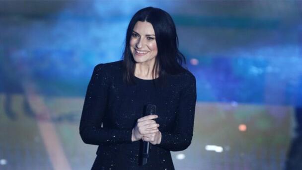 Laura Pausini convierte “Turista” de Bad Bunny en balada romántica