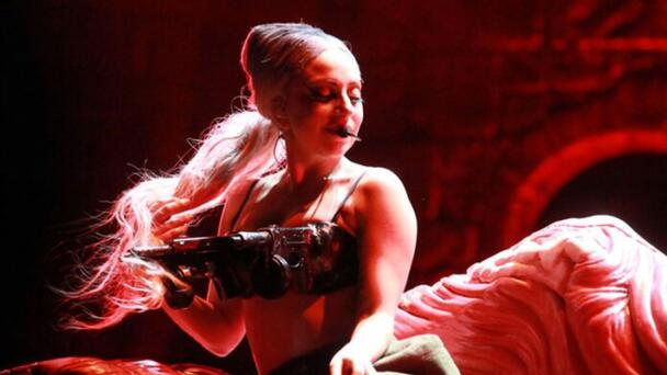 Lady Gaga maneja con maestría fallo inesperado durante su presentación en C