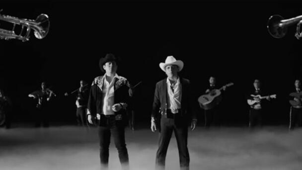 Escucha a Christian Nodal y Alfredo Olivas en “Se vienen días tristes”