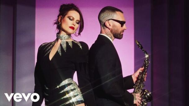 Behati Prinsloo Levine (esposa de Adam) protagoniza nuevo video de Maroon 5