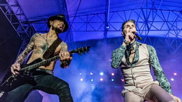 Integrantes de Jane’s Addiction demandan a su vocalista, Perry Farrell