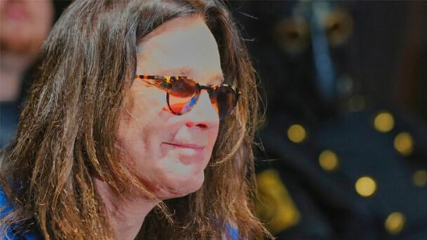 Fans despiden a Ozzy Osbourne en su cortejo fúnebre por Birmingham