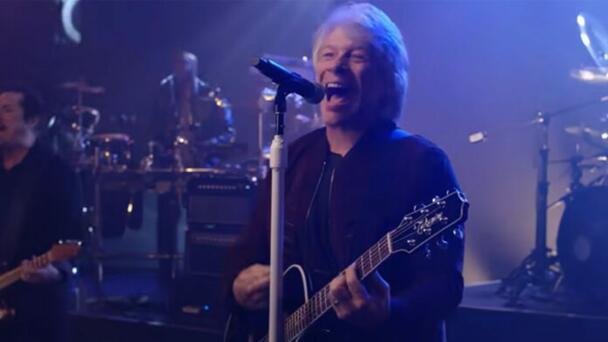 Bon Jovi lanza una nueva rola, “Red, white and jersey”