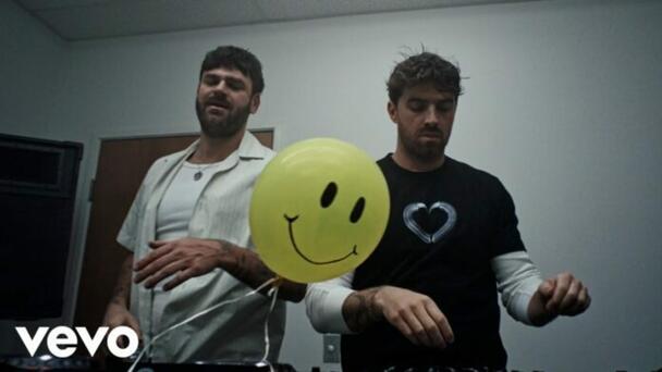 The Chainsmokers y Anna Sofia cantan juntos, “Helium”