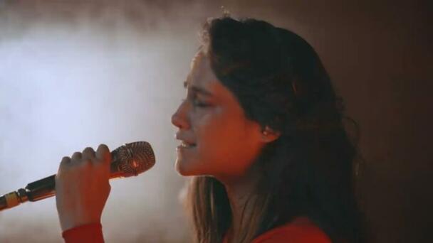 Ximena Sariñana canta “Rompe” en acústico  desde el interior de un volcán